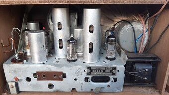 Elektronkové bateriové rádio TESLA 3101B - 6