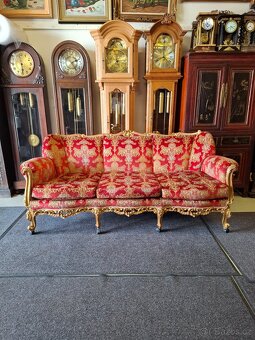 Bohatě vyřezávaná sofa - 6