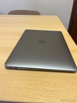 MacBook Air M1 8GB / 256GB – výborný stav - 6