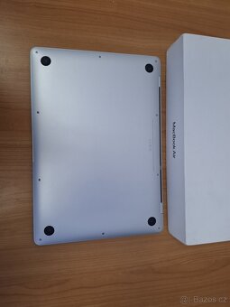 Macbook Air 13 palců M1 chip 16GB RAM 256 SSD 230 cyklu - 6