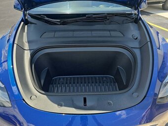 Tesla Model Y Long Range 2025 - 6