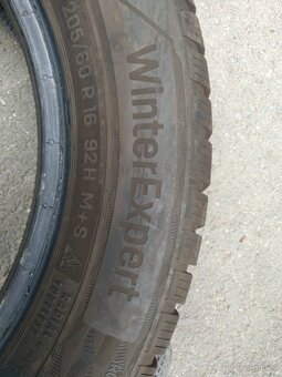 Prodám zimní gumy Dunlop + Uniroyal 205/60 R16 DOT 1624 - 6