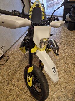 Husqvarna 701 supermoto - 6