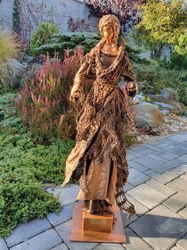 Originální dekorace ,,socha - dáma - 6