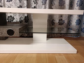 TV stolek bílý lesklý - 6