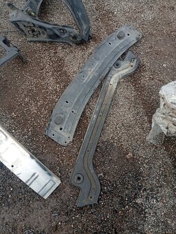 MERCEDES ML W164 PŘEDNÍ ČELO, VÝZTUHY, SAHARA S CHLADIČI - 6