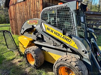 Smykový nakladač New Holland L225 - 6