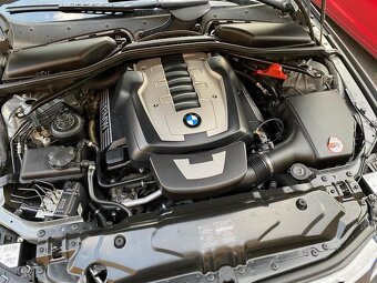 BMW 550i (E60) – V8, manuál, M-Paket - 6