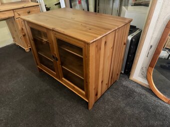 Hezká dřevěná TV komoda IKEA LEKSVIK - 6