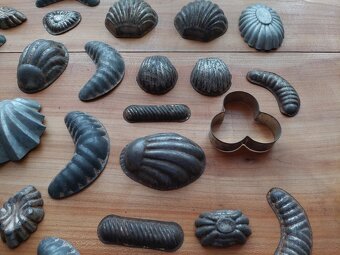 Stará secesní vykrajovátka na sušenky a formičky na cukroví - 6