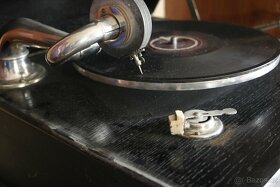 Starožitný gramofon na kliku - 6