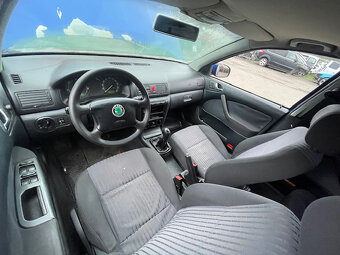 Škoda Octavia combi I na NÁHRADNÍ DÍLY - 6