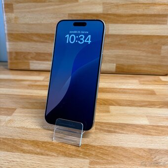 iPhone 15 Pro Max 256GB, bílý, eSIM (12 měsíců záruka) - 6