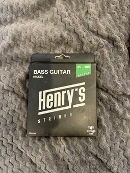 Prodám baskytaru pro leváky k tomu: kombo+stojan+sadu strun - 6