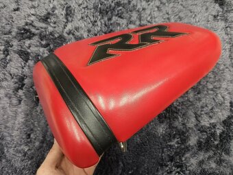 Prodám zadní sedlo CBR 900 RR SC33 - 6