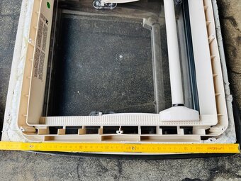 🪟 Prodám okénko z KNAUS VAN TI 650 – 2 roky staré – 3 000 Kč - 6
