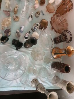 Kolekce porcelánových figurek, váz a skleněných mís - 6