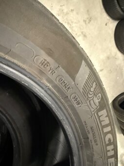 prodám zimní 225/55/18 Michelin - 6