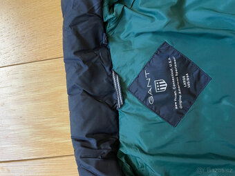 Tmavě modrá péřová lehká prošívaná bunda Gant, vel. L - 6