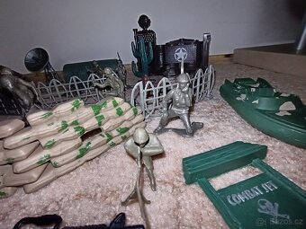 Vojenská sada – vojáčci + vybavení + doplňky (velký set) - 6