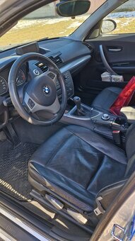 Nadčasová stříbrná kráska BMW 118D hledá svůj nový domov - 6