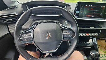 Peugeot 208 - 6
