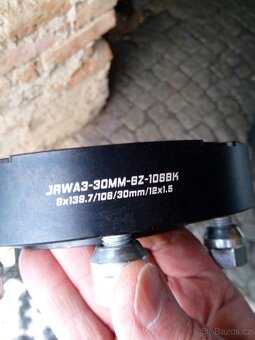 Hilux 18" kola+ pneu+ rozsir.podlozky - 6