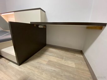 Dřevěná postel s úložnými prostory a psacím stolem - 6