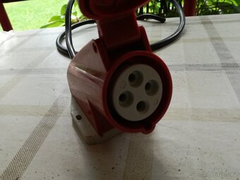 Zásuvka, vidlice 380 V - 6