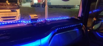 Odkládací stolek Daf - 6