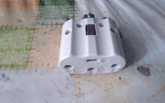 Zásuvka 380V 25A plochá 4 kolík - 6