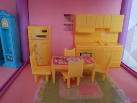 Domeček pro malé panenky, komplet vybavený, s panenkami - 6