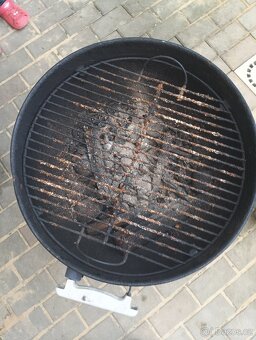 Prodám lacno gril weber - 6
