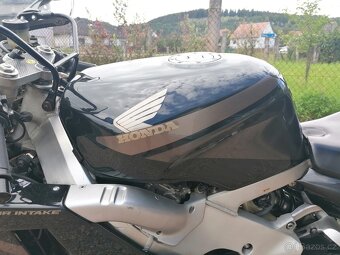 Honda CBR 400 RR nc29 - 6