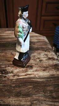 Staré svaté obrázky a soška. - 6