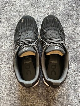 On Runnnig, model Cloud, velikost 38,5 černobílé - 6