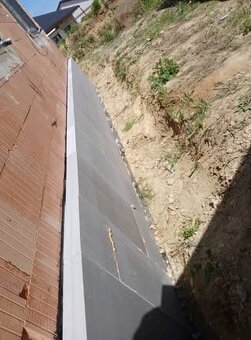 Pokládka dlažby výkopové práce hydroizolace základu - 6