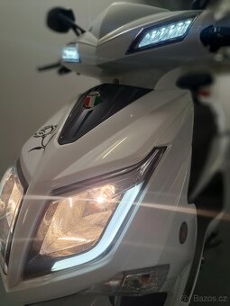 Elektroskútr Hecht Equis - najeto 138km, nové baterie - 6