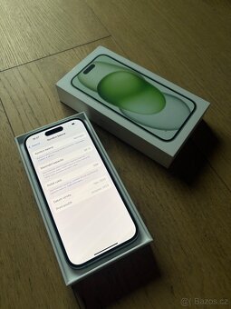 Apple iPhone 15 256GB zelený - 6