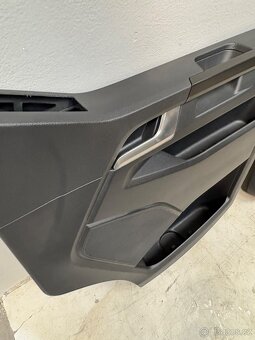 Tapecír / obložení dveří Vw T6 Černé provedení - 6
