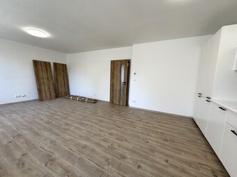 PRONÁJEM NOVĚ VYBUDOVANÉHO BYTU 2+KK, ROSTĚNICE – ZVONOVICE - 6