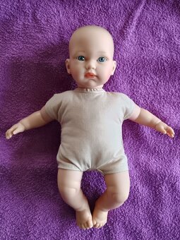 Miminko zn. Llorens (30 cm) se třemi oblečky - 6