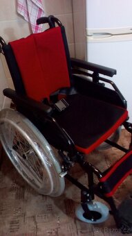 INVALIDNÍ VOZÍK-44cm-ODLEHČEN-zadní brzdy(lze zaslat - 6
