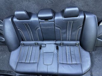 BMW 5 G30 LCI M-Paket kuzeny interier sedacky - 6