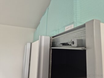 Šatní skříň s posuvnými dveřmi - 6