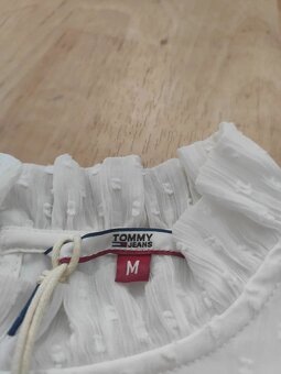 Bílé šatičky Tommy Hilfiger - 6
