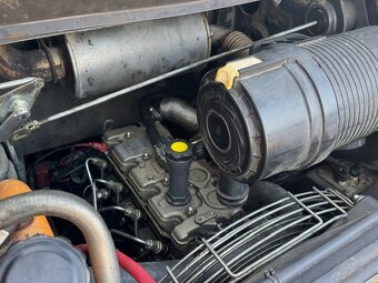 Smykový kolový nakladač Case SV185 - 6