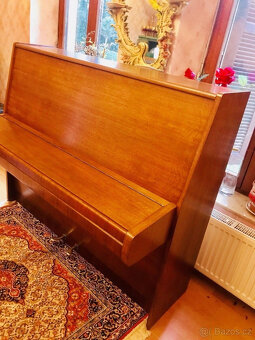 Steinway & Sons klavírní křídlo Mod-V125 v perfektním stavu. - 6