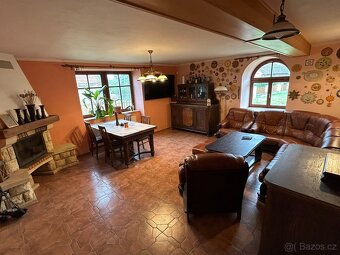 Historický statek s krásnými interiéry - 6