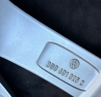 Originál Alu kola VW Passat B8 215/55/17 TOP STAV - 6